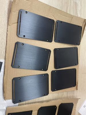 Diseño personalizado Partes electrónicas de aluminio cepillado anodizado y procesamiento en profundidad CNC