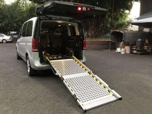 Rampa de entrada para sillas de ruedas premium para MPVs y furgonetas universales diseñada para comodidad y seguridad